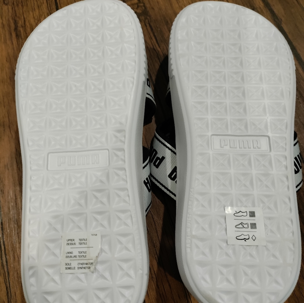 Puma flip flops